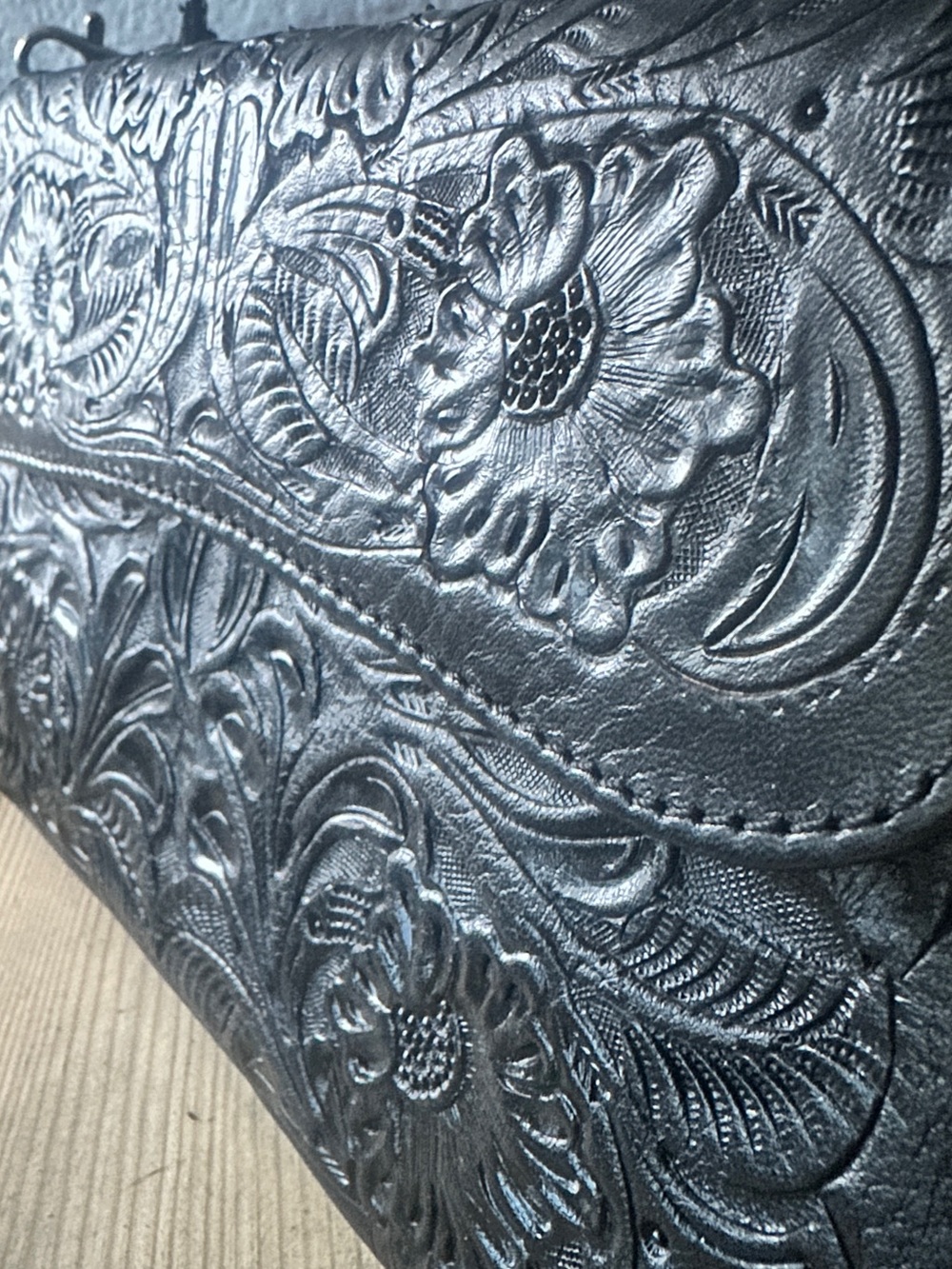 Embossed Floral Leather Crossbody Bag in Black - Picture 3 of 7